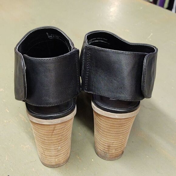 RELISTED - Super cute boot style heels shoes by Massimo - Picture 4 of 8